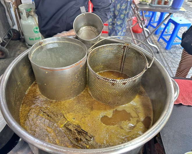 Ăn b&uacute;n c&aacute; Ch&acirc;u Đốc nổi tiếng trung t&acirc;m TP.HCM, t&igrave;m giai thoại 'ng&agrave;y xửa ng&agrave;y xưa' - Ảnh 8.