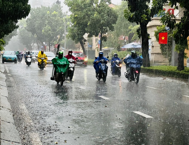 TP.HCM v&agrave; Nam bộ xuất hiện mưa lớn giải nhiệt sau nhiều ng&agrave;y nắng n&oacute;ng - Ảnh 2.