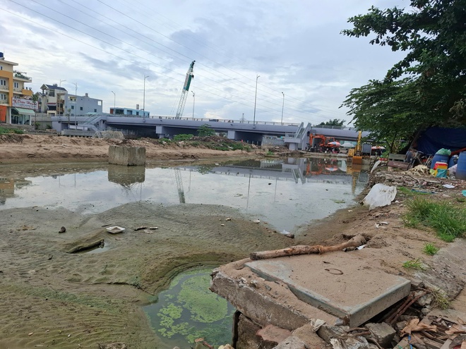 'Ổ g&agrave;' th&agrave;nh hố s&acirc;u, d&acirc;n đi lại nguy hiểm- Ảnh 1.