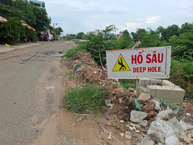 'Ổ g&agrave;' th&agrave;nh hố s&acirc;u, d&acirc;n đi lại nguy hiểm- Ảnh 5.