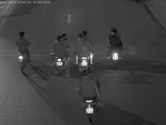 Từ camera AI, c&ocirc;ng an truy bắt 14 thanh thiếu ni&ecirc;n lạng l&aacute;ch, đ&aacute;nh v&otilde;ng- Ảnh 2.