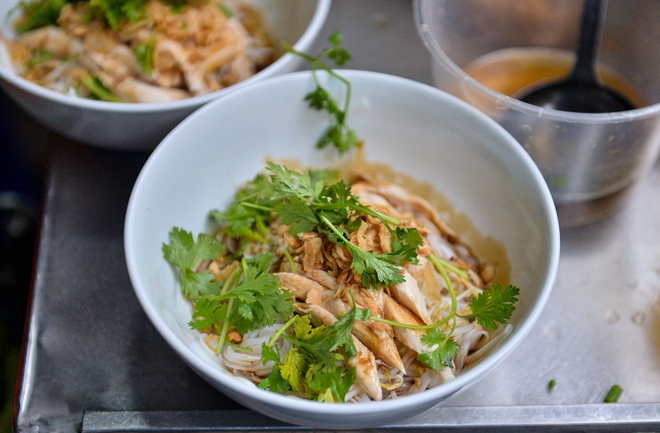 Qu&aacute;n phở lần đầu được Michelin vinh danh nhưng chủ qu&aacute;n kh&ocirc;ng đến v&igrave; nghĩ 'lừa đảo'- Ảnh 5.