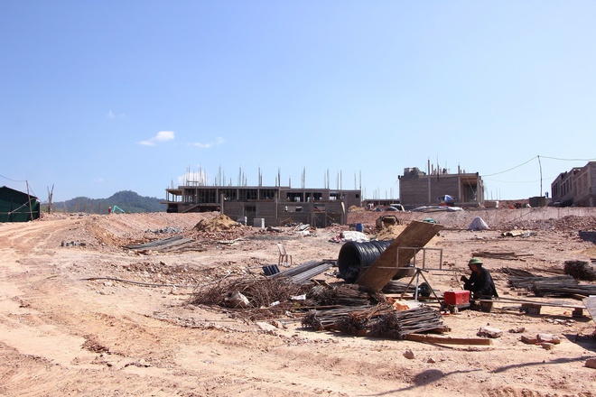 Dựng trường dưới nắng gi&oacute; bi&ecirc;n cương Quảng Trị- Ảnh 5.