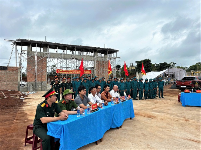 Dựng trường dưới nắng gi&oacute; bi&ecirc;n cương Quảng Trị- Ảnh 8.