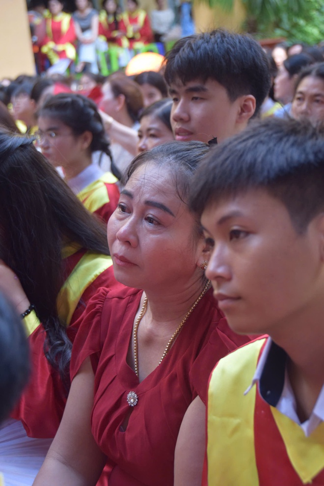 Thầy hiệu trưởng nhắn thí sinh 'phía trước là bầu trời' trước ngày thi tốt nghiệp THPT - Ảnh 4.