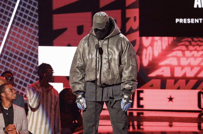 Kanye West được chào đón như người hùng dù bị tẩy chay kịch liệt- Ảnh 2. Kanye West được chào đón như người hùng dù bị tẩy chay kịch liệt- Ảnh 2.