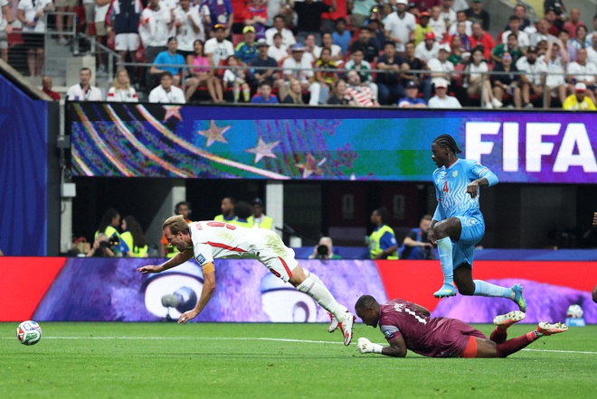 Trọng tài và VAR trận Anh thắng ngược Congo gây tranh cãi dữ dội: Harry Kane có ‘ăn vạ?- Ảnh 1.