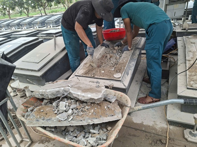 Đồng Nai: Tìm thấy nhiều di vật, ảnh trong mộ liệt sĩ- Ảnh 8.