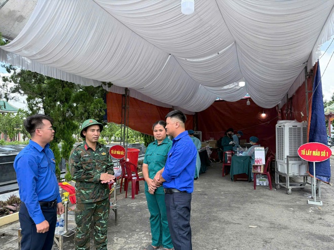 Tìm thấy nhiều di vật, ảnh trong mộ liệt sĩ- Ảnh 14.