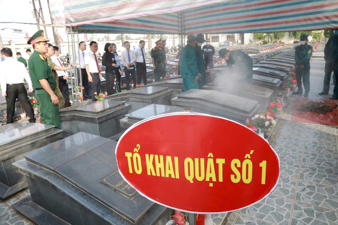 Đồng Nai: Tìm thấy nhiều di vật, ảnh trong mộ liệt sĩ- Ảnh 9.