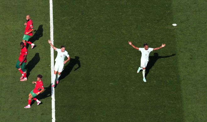 Mbappe ghi bàn vào lưới Ma Rốc, vì sao đồng đội Pháp cản Olise ra ăn mừng?- Ảnh 2.