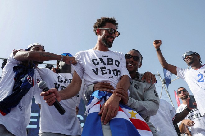 Áo đấu thủ môn Vozinha của Cabo Verde được bán giá kỷ lục: Hơn 330 triệu đồng- Ảnh 6.