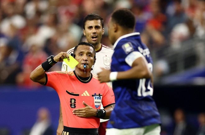 Giám đốc trọng tài FIFA Colina lên tiếng về ‘vua áo đen’ gây tranh cãi trận Pháp thua Tây Ban Nha- Ảnh 3.