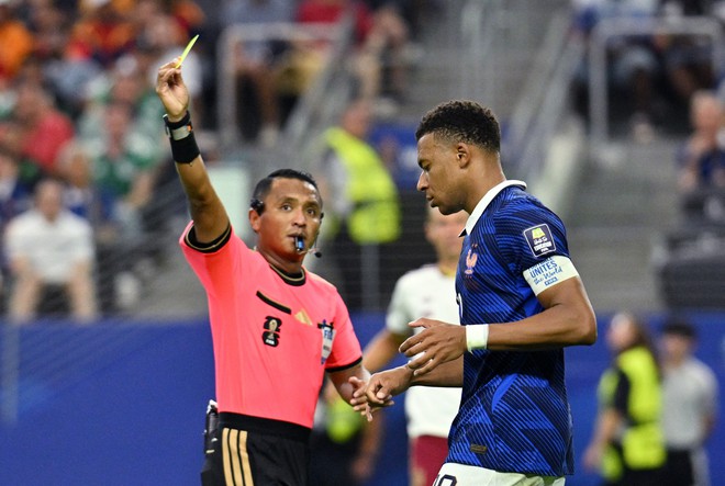 Giám đốc trọng tài FIFA Colina lên tiếng về ‘vua áo đen’ gây tranh cãi trận Pháp thua Tây Ban Nha- Ảnh 2.