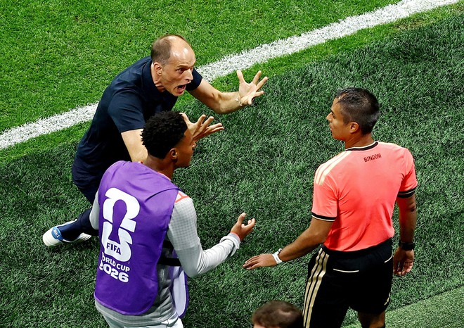 H&igrave;nh ảnh kh&ocirc;ng được ph&aacute;t tr&ecirc;n tivi: D&agrave;n dự bị Anh v&agrave; Argentina x&ocirc; x&aacute;t, Messi l&agrave; &lsquo;điểm n&oacute;ng&rsquo;- Ảnh 4.
