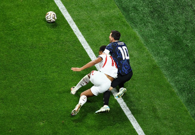 Bellingham hé lộ tranh cãi với Messi ở trận Anh thua ngược Argentina: 'Chẳng có gì to tát cả’- Ảnh 2.