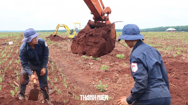 Đồng Nai: Ph&aacute;t hiện th&ecirc;m nhiều di vật, dấu hiệu xương cốt tại x&atilde; Minh Đức - Ảnh 8.