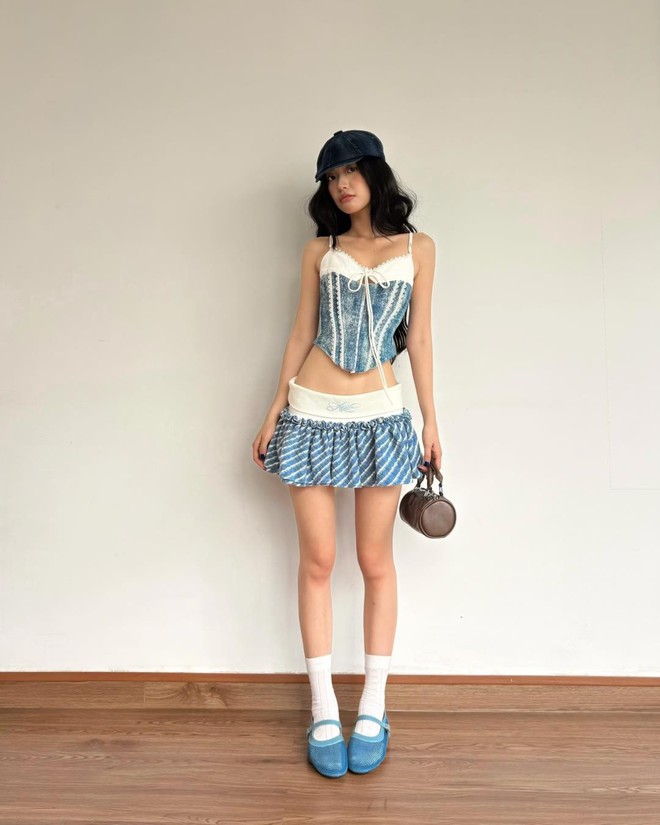 Biến hóa đa dạng cùng trang phục corset hiện đại, hợp mọi hoàn cảnh- Ảnh 1.