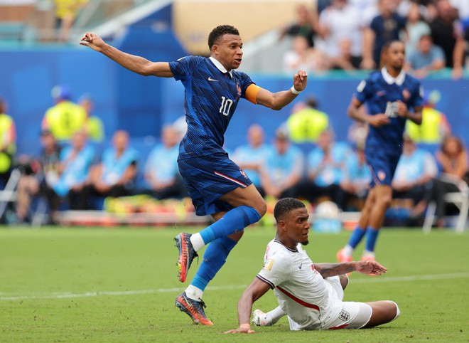 Mbappe vượt mặt Messi ở cuộc đua Vua phá lưới, đi vào lịch sử của World Cup dù thua Anh- Ảnh 4.
