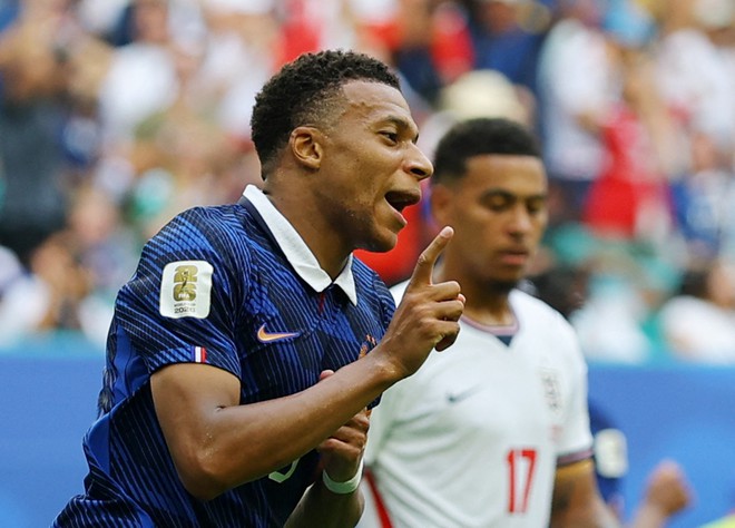 Mbappe vượt mặt Messi ở cuộc đua Vua phá lưới, đi vào lịch sử của World Cup dù thua Anh- Ảnh 1.
