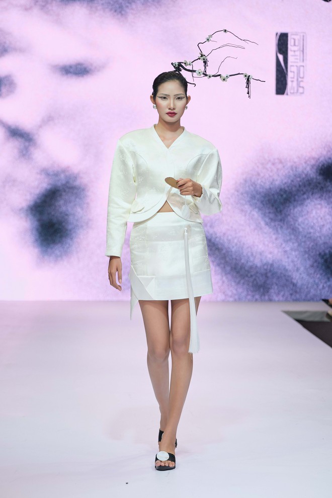 Kim Tuyến, Quỳnh Thy, Khổng Tú Quỳnh khoe sắc trên thảm đỏ 'Saigon Fashion Runway'- Ảnh 7.