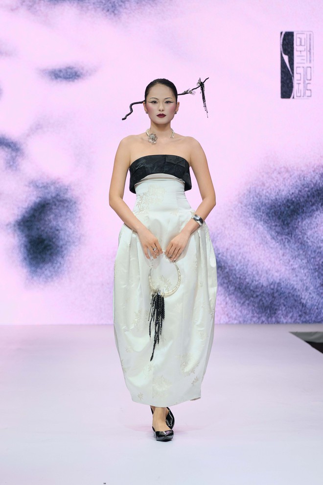 Kim Tuyến, Quỳnh Thy, Khổng Tú Quỳnh khoe sắc trên thảm đỏ 'Saigon Fashion Runway'- Ảnh 9.