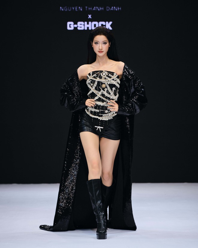 Kim Tuyến, Quỳnh Thy, Khổng Tú Quỳnh khoe sắc trên thảm đỏ 'Saigon Fashion Runway'- Ảnh 10.
