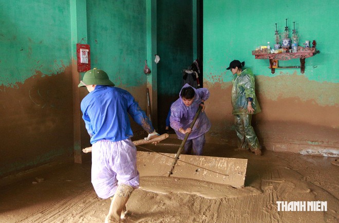 Thanh niên dốc sức giúp người dân Mường Than khắc phục hậu quả lũ quét- Ảnh 5.