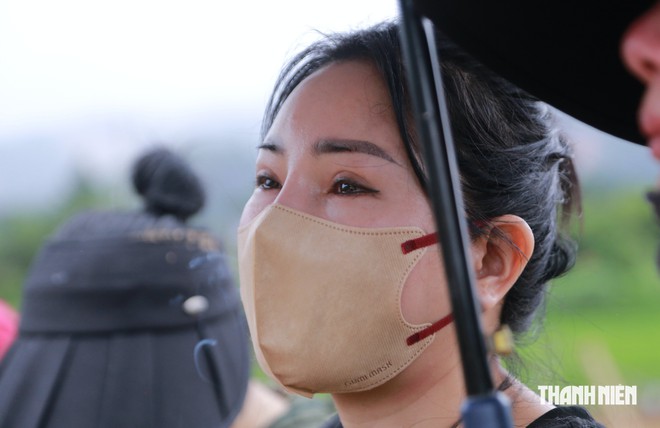Nỗi đau xé lòng tại xã Mường Than: 'Tôi đi tìm mẹ nhưng chẳng thấy mẹ đâu'- Ảnh 8.