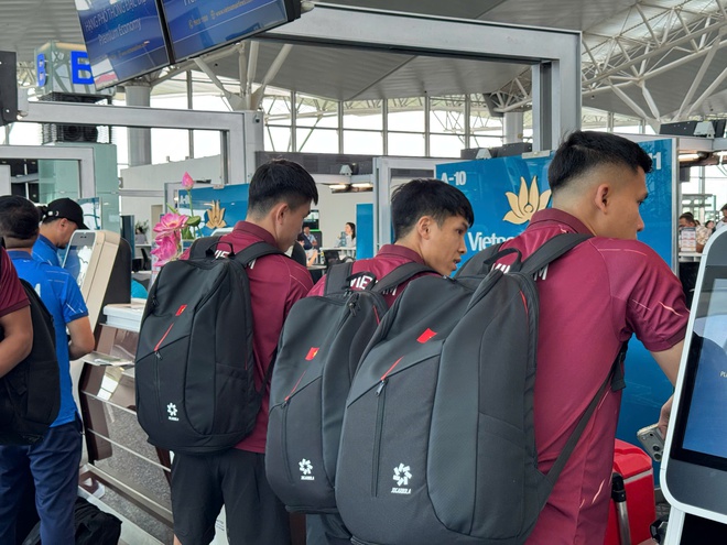 Đội tuyển Việt Nam h&aacute;o hức l&ecirc;n đường sang H&agrave;n Quốc, lộ diện 3 đối thủ khủng: &Ocirc;ng Kim sắp chốt sổ- Ảnh 4.