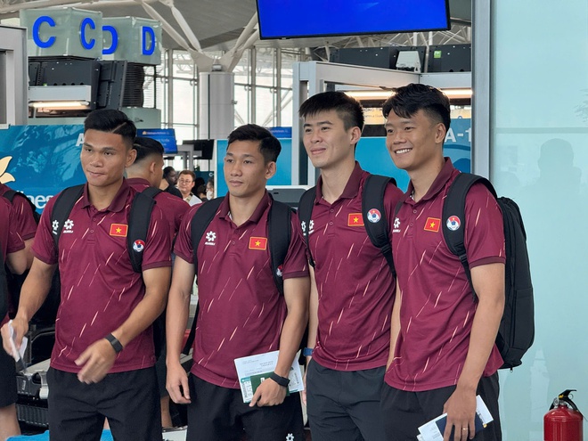 Đội tuyển Việt Nam h&aacute;o hức l&ecirc;n đường sang H&agrave;n Quốc, lộ diện 3 đối thủ khủng: &Ocirc;ng Kim sắp chốt sổ- Ảnh 5.