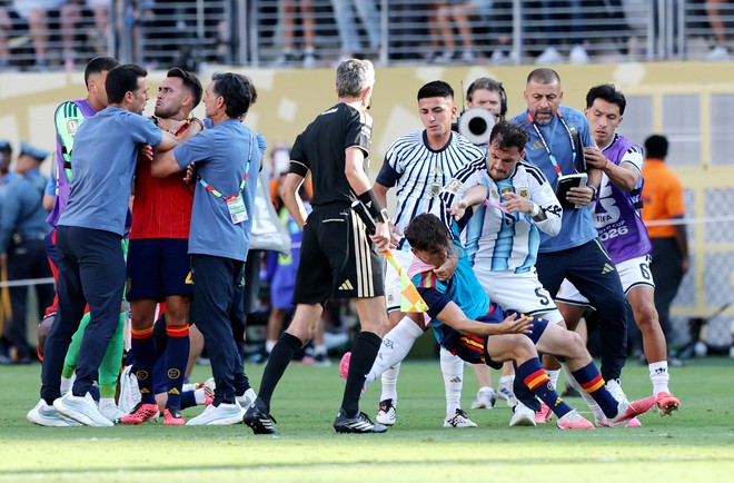FIFA điều tra màn ẩu đả giữa Argentina và Tây Ban Nha sau chung kết World Cup- Ảnh 2.