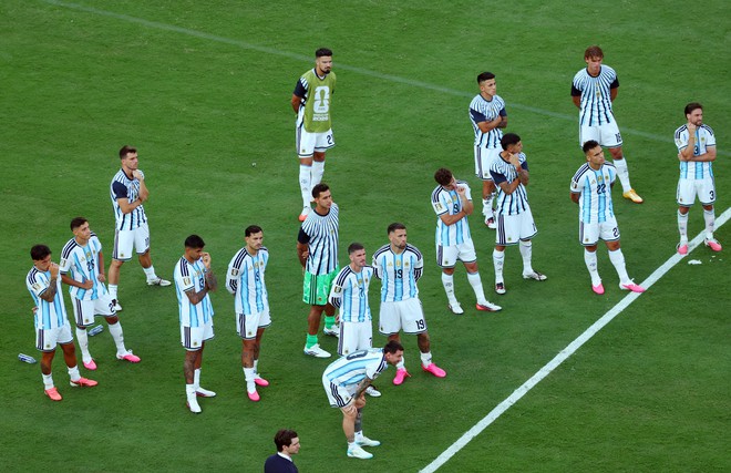 Đội tuyển Argentina bị chỉ trích không fair-play, quay lưng khi Tây Ban Nha nâng cúp vô địch World Cup- Ảnh 1.
