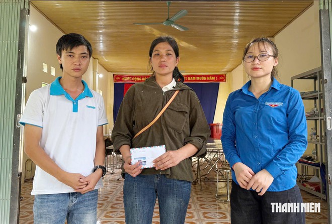 Báo Thanh Niên trao hỗ trợ cho 8 trường hợp gặp nạn trong lũ quét tại Lai - Ảnh 6.