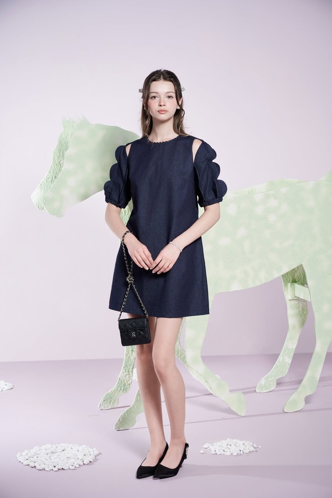 Ch&acirc;n v&aacute;y denim, đầm denim d&agrave;i... l&agrave;m mới tủ đồ c&ocirc;ng sở hiện đại - Ảnh 7.