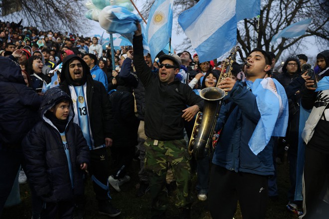 Á quân Argentina được chào đón nồng nhiệt dù vắng Messi, Tổng thống Milei gửi thông điệp xúc động- Ảnh 10.