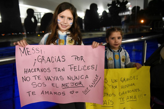 Messi c&ugrave;ng gia đ&igrave;nh đ&atilde; về Argentina, nỗi buồn thua chung kết World Cup vẫn đọng lại- Ảnh 1.