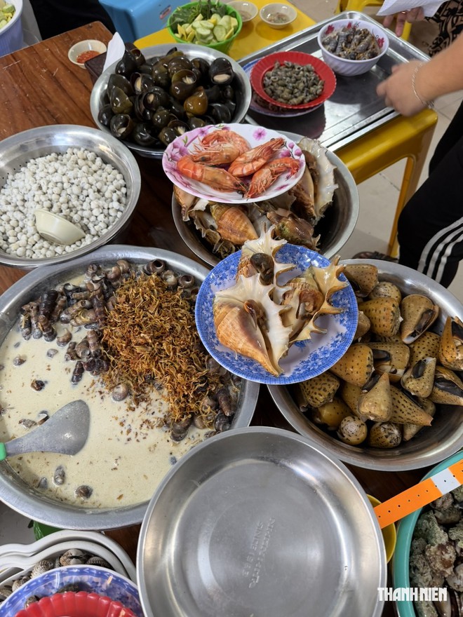 Cuối hè, du khách Việt chuộng du lịch biển và săn món ngon địa phương - Ảnh 4.