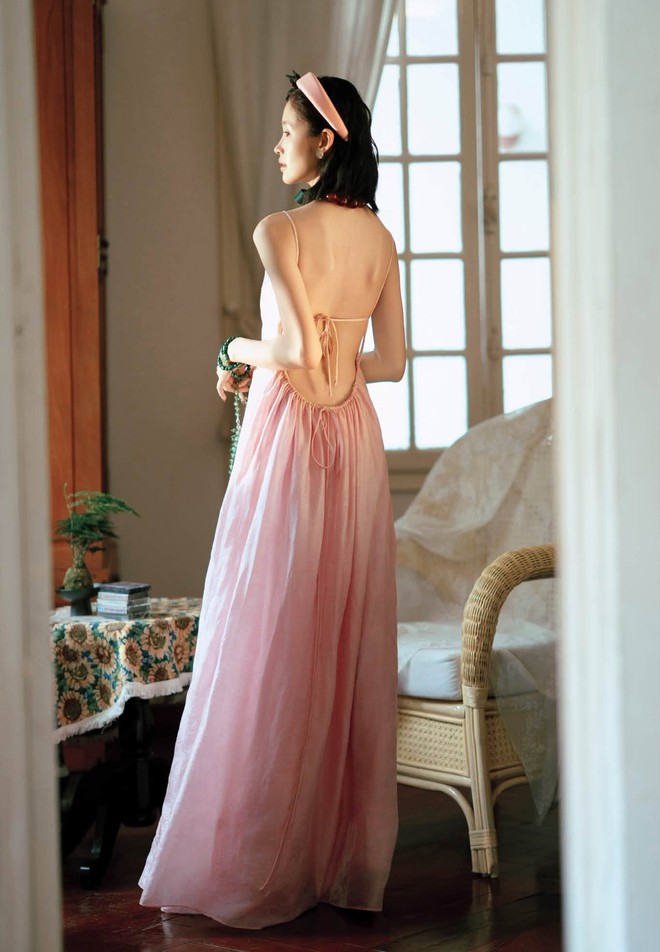 Đầm dự tiệc tối giản nhưng sang trọng, đẹp xuất sắc dưới mọi góc nhìn- Ảnh 4.