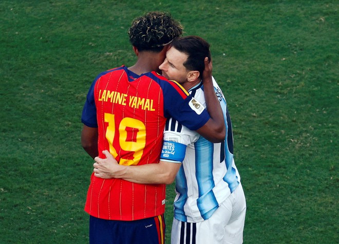 Bức tranh tường khắc họa khoảnh khắc của Messi và Yamal ở chung kết World Cup bị phá hoại- Ảnh 3.