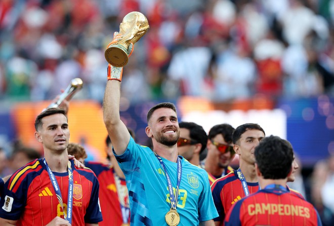 FIFA c&ocirc;ng bố đội h&igrave;nh ti&ecirc;u biểu World Cup 2026: Messi v&agrave; Mbappe g&oacute;p mặt, Vozinha g&acirc;y tranh c&atilde;i- Ảnh 9.