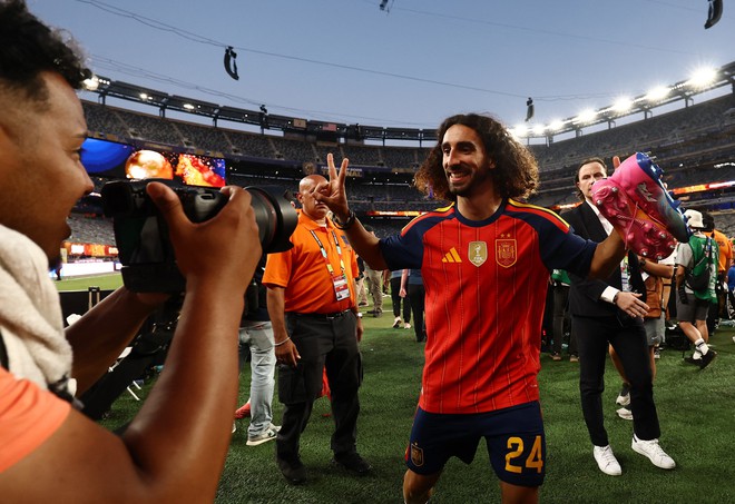 FIFA c&ocirc;ng bố đội h&igrave;nh ti&ecirc;u biểu World Cup 2026: Messi v&agrave; Mbappe g&oacute;p mặt, Vozinha g&acirc;y tranh c&atilde;i- Ảnh 5.