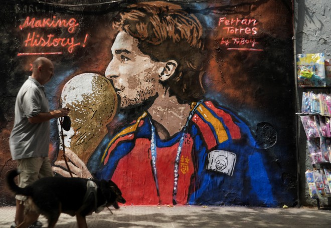 Bức tranh tường khắc họa khoảnh khắc của Messi và Yamal ở chung kết World Cup bị phá hoại- Ảnh 1.
