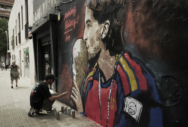 Bức tranh tường khắc họa khoảnh khắc của Messi và Yamal ở chung kết World Cup bị phá hoại- Ảnh 2.