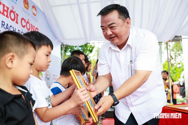 B&aacute;o Thanh Ni&ecirc;n x&acirc;y cầu mới: Giấc mơ của x&oacute;m nhỏ Cần Thơ th&agrave;nh hiện thực- Ảnh 11.