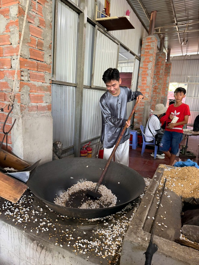 Cồn Thới Sơn phân luồng khách sau cảnh ùn ứ đò chèo - Ảnh 2.