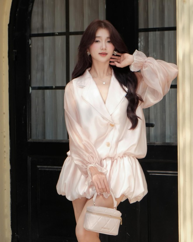 Tôn vinh dáng cổ kiêu kỳ từ những chiếc dây chuyền mảnh- Ảnh 4.