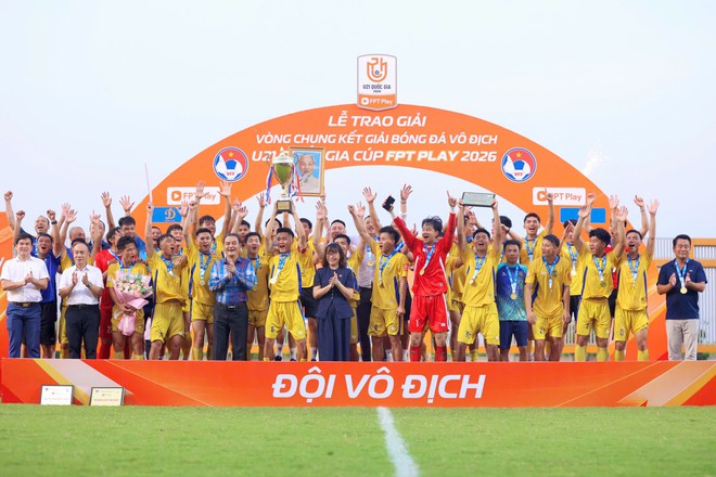 U.21 SLNA vô địch kịch tính, sao U.23 Việt Nam Cao Văn Bình giành cú đúp danh hiệu- Ảnh 2.