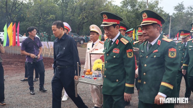 Đại tướng Phan Văn Giang dự lễ tìm kiếm, quy tập hài cốt liệt sĩ tại xã Minh Đức- Ảnh 9.