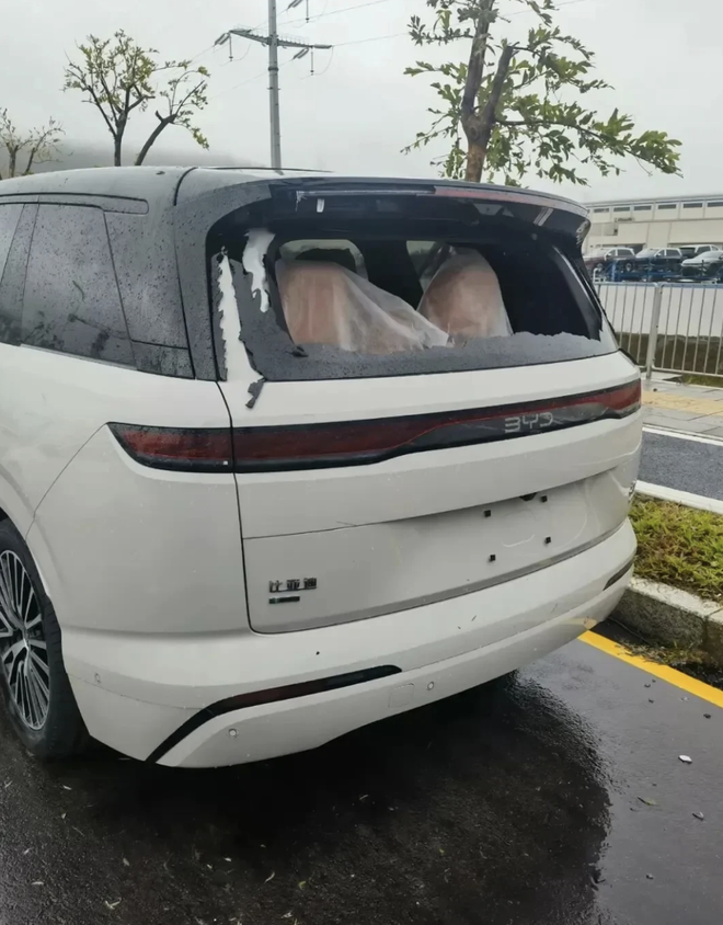 B&atilde;o Noul c&agrave;n qu&eacute;t nh&agrave; m&aacute;y BYD, một xe th&agrave;nh phẩm bị hư hỏng- Ảnh 3.